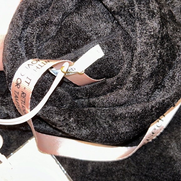 House of CB Suri Black Chenille Cropped - Picture 8 of 9